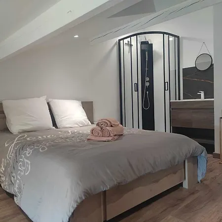 Maison Au Calme Pour 8 Personnes A 2 Pas Du Chateau D Hébergement de vacances *