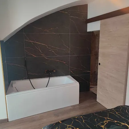 Hébergement de vacances Maison Au Calme Pour 8 Personnes A 2 Pas Du Chateau D Anjou