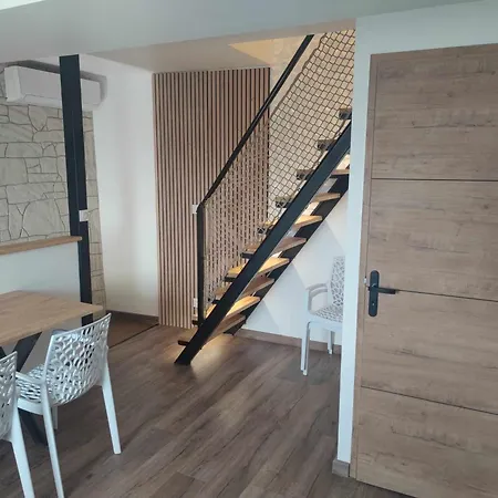 Maison Au Calme Pour 8 Personnes A 2 Pas Du Chateau D Hébergement de vacances *